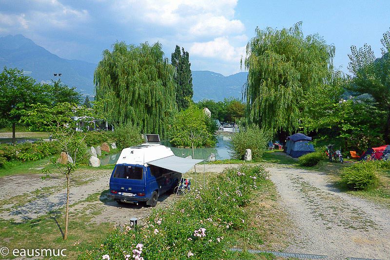 Bully auf dem Campingplatz