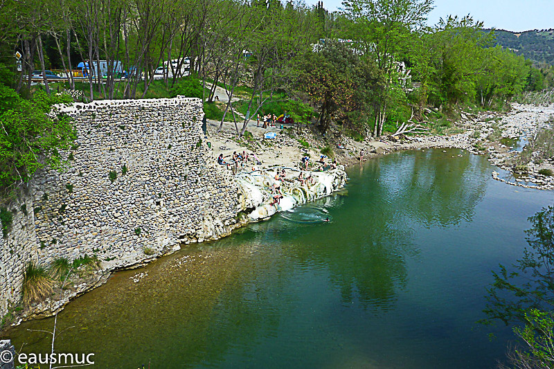 Therme am Flussufer