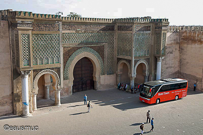 Rotel vor dem Stadttor Meknes