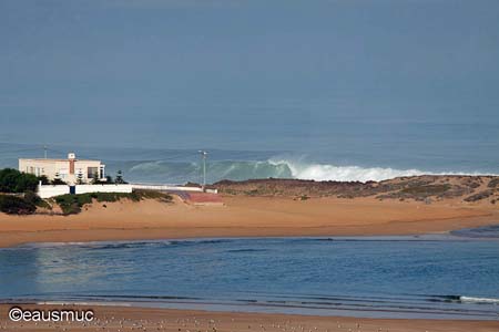 Wellen vor dem Strand