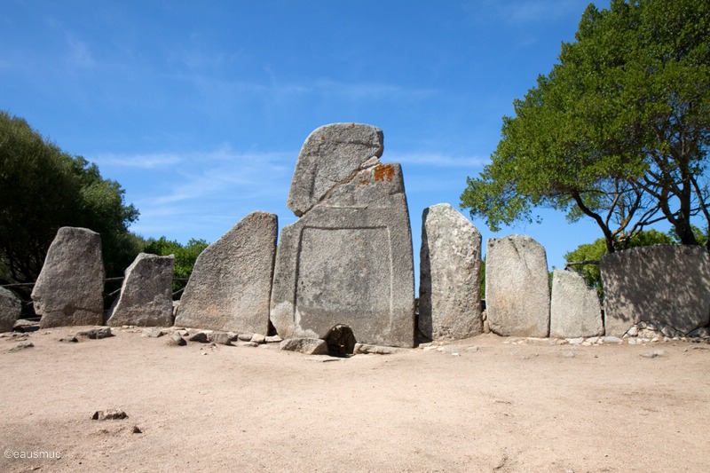 Tombe di gigantiLi Lolghi