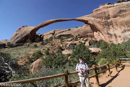 Charly vor dem Landscape Arch