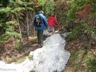 Schnee auf dem Trail