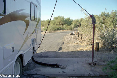 Wohnmobil an der Dumpstation