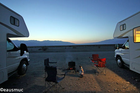 Abendstimmung, Wohnmobile auf dem Campground