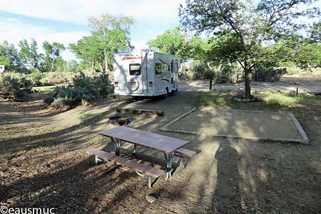 Wohnmobil auf der Campsite mit Tentpad