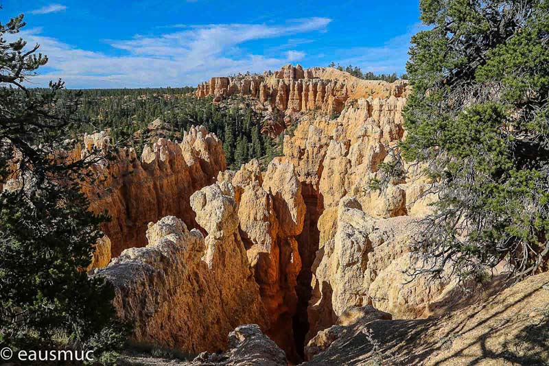 Kleiner Seitencanyon in einem größeren Canyon