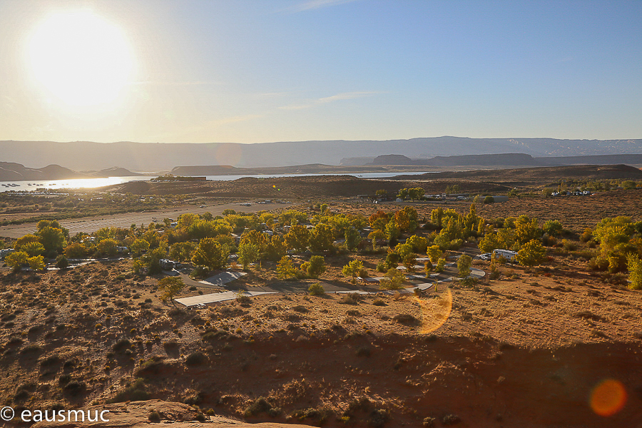 Blick über den Campground, im Hintergrund  der Lake Powell